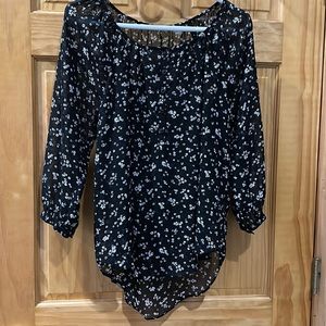 LC Lauren Conrad black & white floral top- 1088